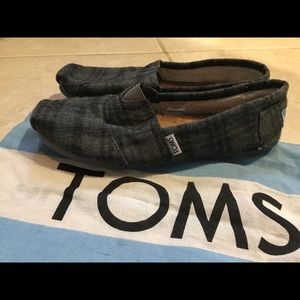 Fleece lined TOMS